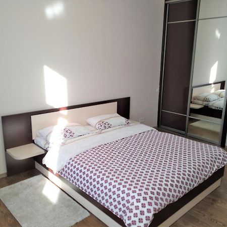 2 Bedrooms Apartment 150M From Opera House Lviv Exterior foto