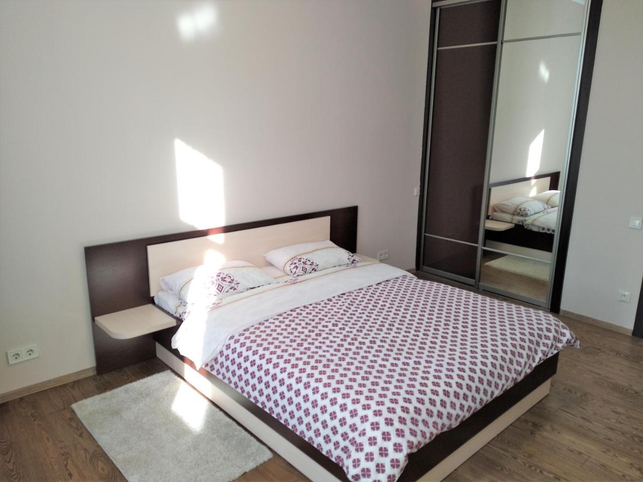 2 Bedrooms Apartment 150M From Opera House Lviv Exterior foto